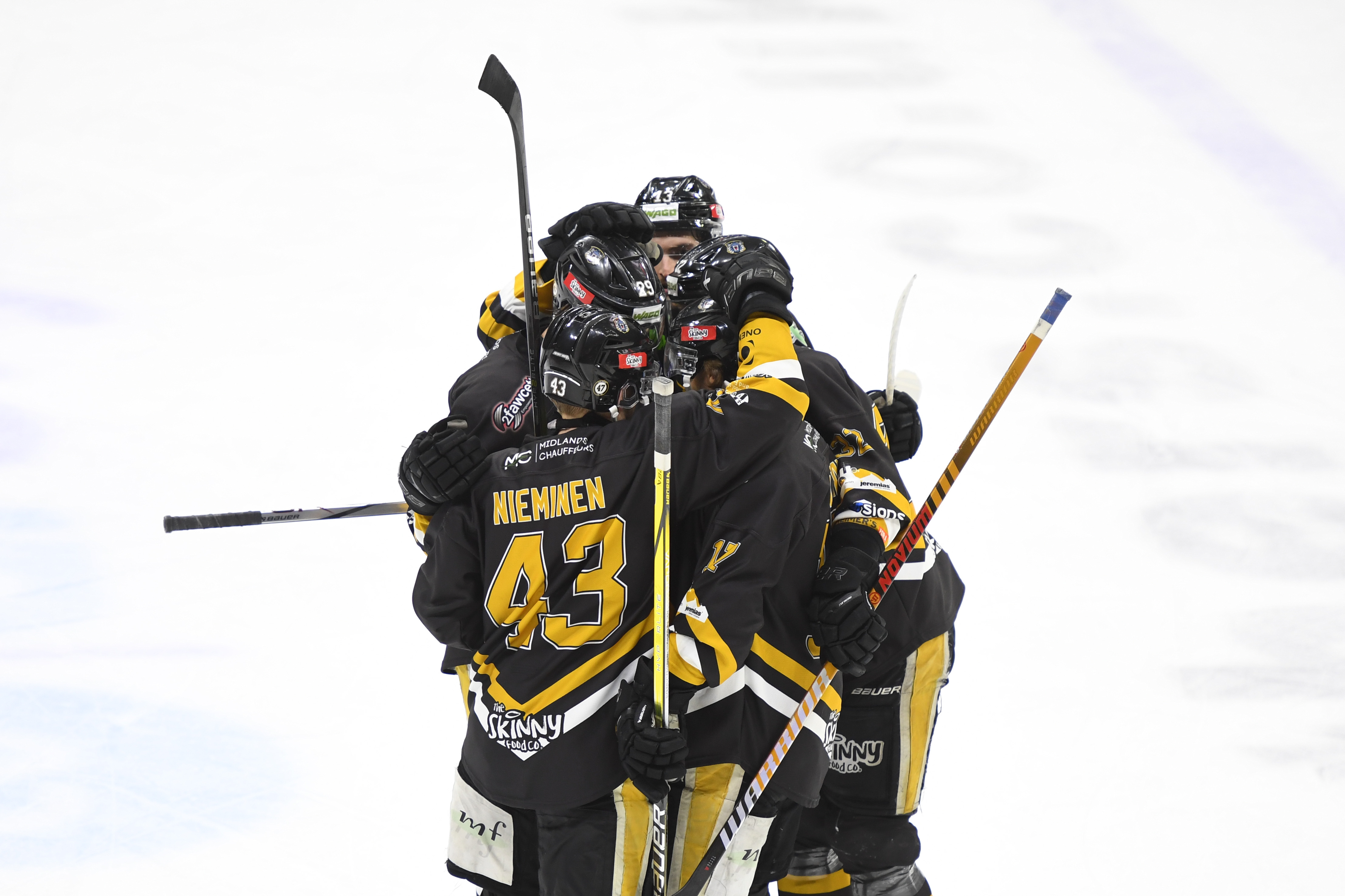 PANTHERS CHAT ON IN THE GAME THIS EVENING Top Image