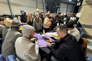 AMAZING TURNOUT FOR SIGNING SESSION