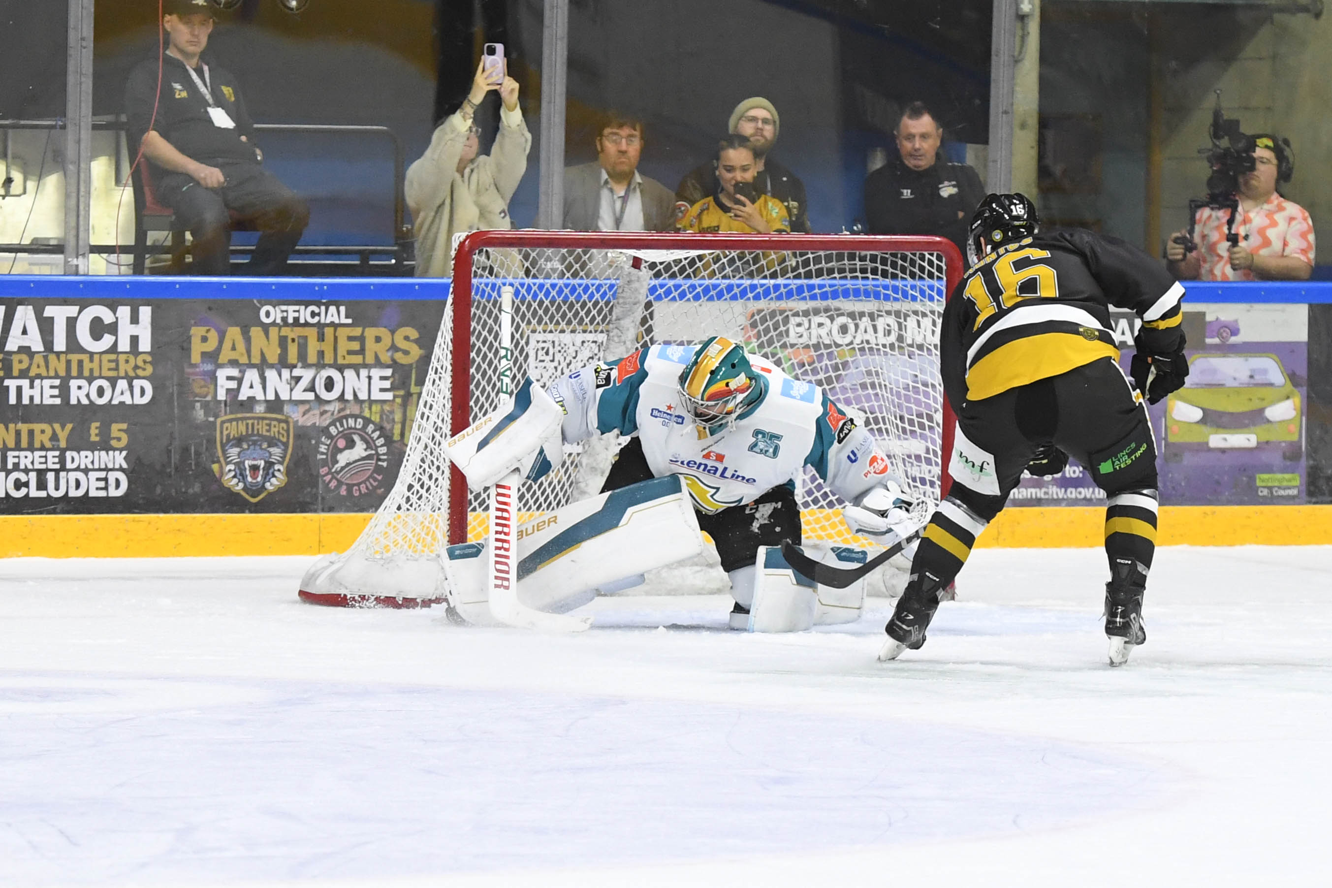 TICKETS NOW ON SALE FOR VISIT OF GIANTS IN CUP Top Image