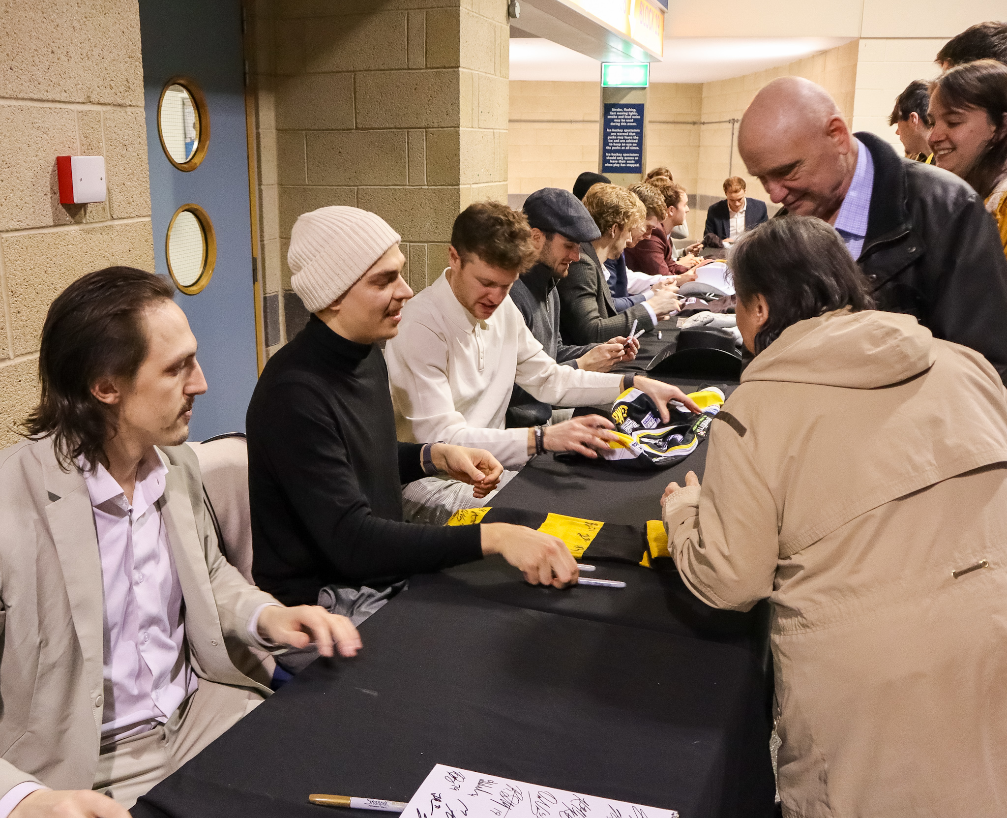 SIGNING SESSION PIC 2