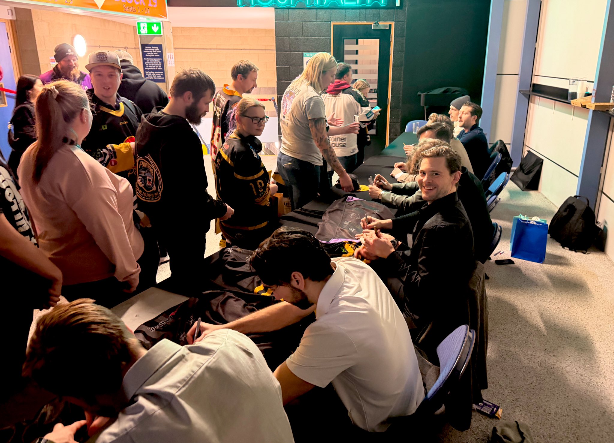 HUNDREDS TURN OUT FOR SIGNING SESSION Top Image