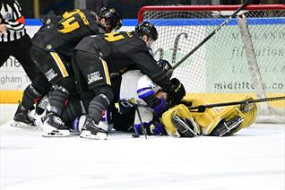 OVER 5,000 FOR VISIT OF STORM ON FRIDAY