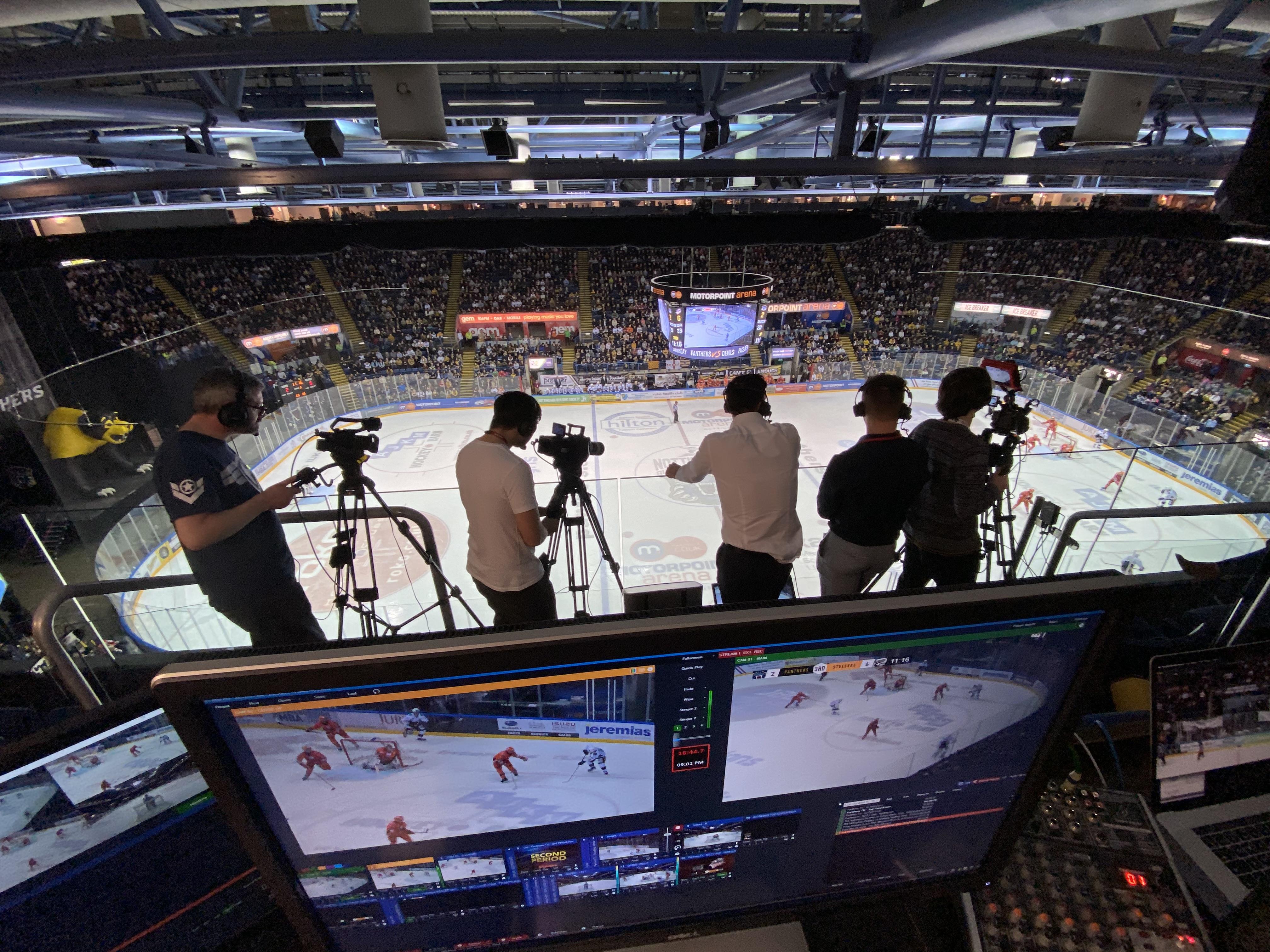WEBCAST TONIGHT AS PANTHERS FACE STEELERS Top Image