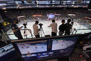 WEBCAST TONIGHT AS PANTHERS FACE STEELERS